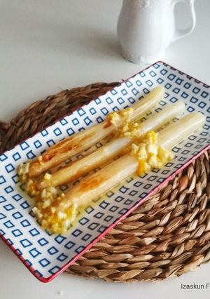 Foto principal de Espárragos a la plancha con vinagreta de mostaza, miel y limón