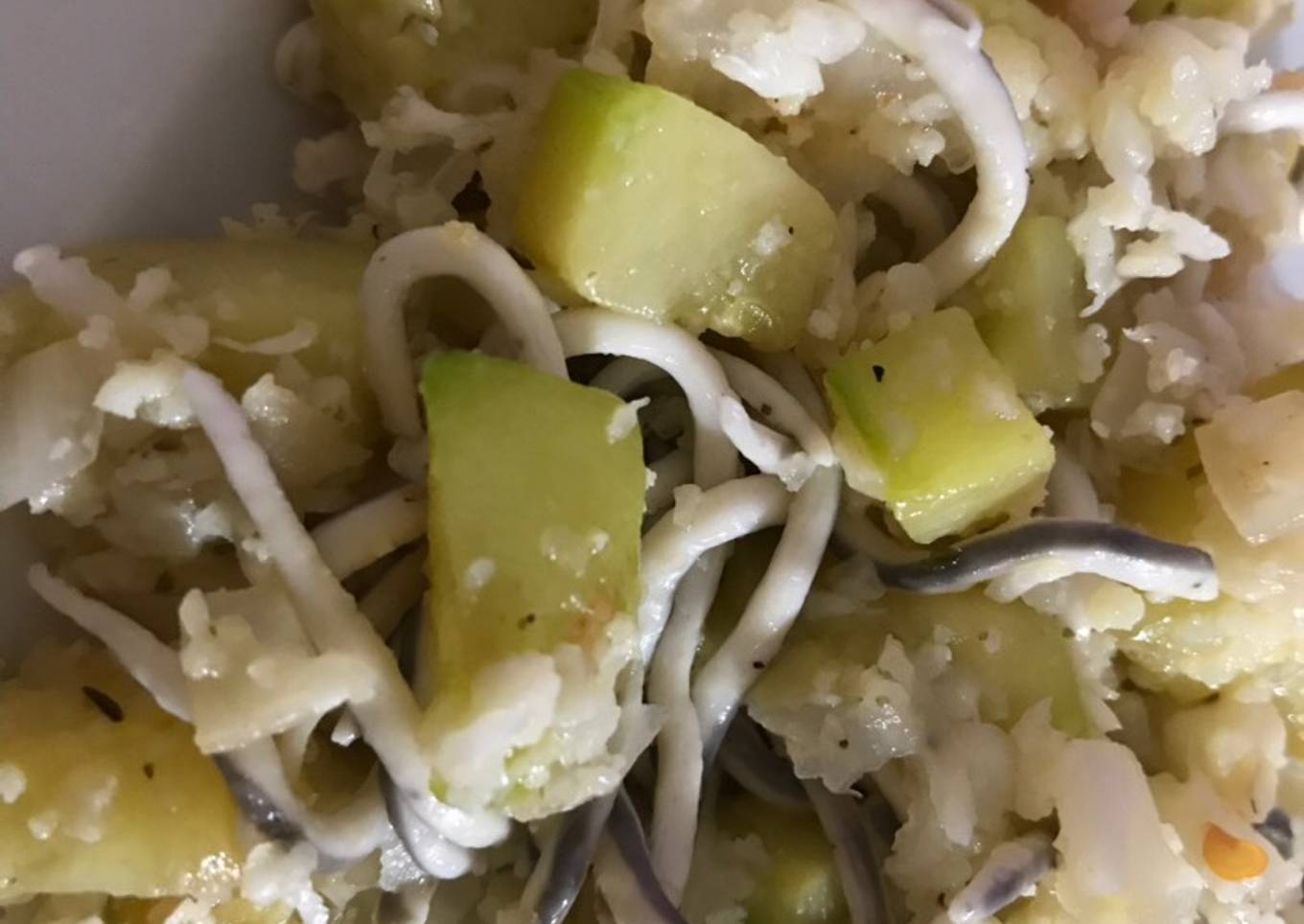 Colirroz con calabacín y gulas