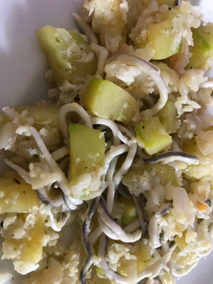 Una foto de Colirroz con calabacín y gulas