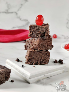 चाॅकलेट ब्राउनी (Chocolate Brownie Recipe In Marathi) रेसिपी चे मुख्य फोटो