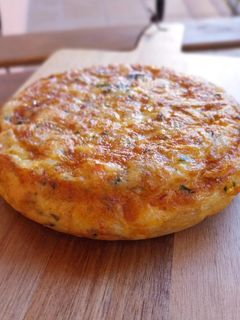 Una foto de Tortilla de patatas y gambas