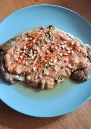 Una foto de Berenjenas asadas con yogur y cacahuete 2.0