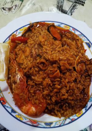 Una foto de Paella de mariscos 🥘