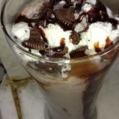A picture of Oreo Shake with vanilla ice cream.
