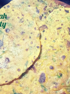 પાલક ના થેપલા(palak Thepla Recipe in Gujarati) રેસીપી મુખ્ય ફોટો