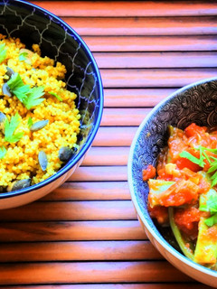 Una foto de Judías verdes tikka masala con cuscús