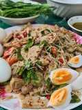 ยำขนมจีนหมูยอง่ายๆ