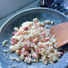 A picture of Chinese fried rice 🍚.