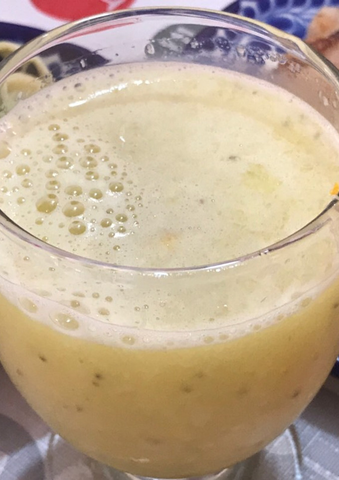 Una foto de Batido de pepino naranja y chía