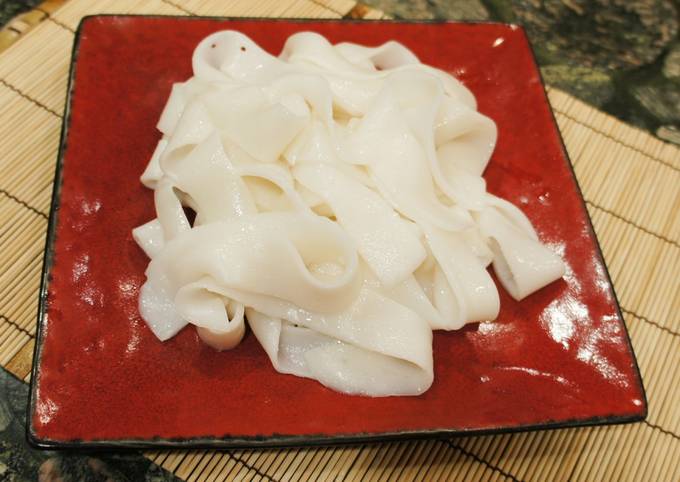 How to Make Any-night-of-the-week Handmade Flat Rice Noodles (板條,  粿條, 河粉) - Gluten free noodles