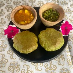 Bathua poori with aloo tamatar and hare matar A picture of Bathua poori with aloo tamatar and hare matar.