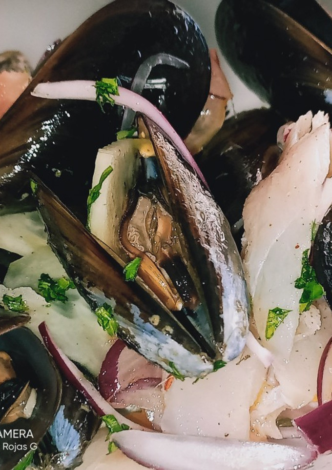 Una foto de Bol de mejillones, con salsa de cítricos Aroha 🍊🍋