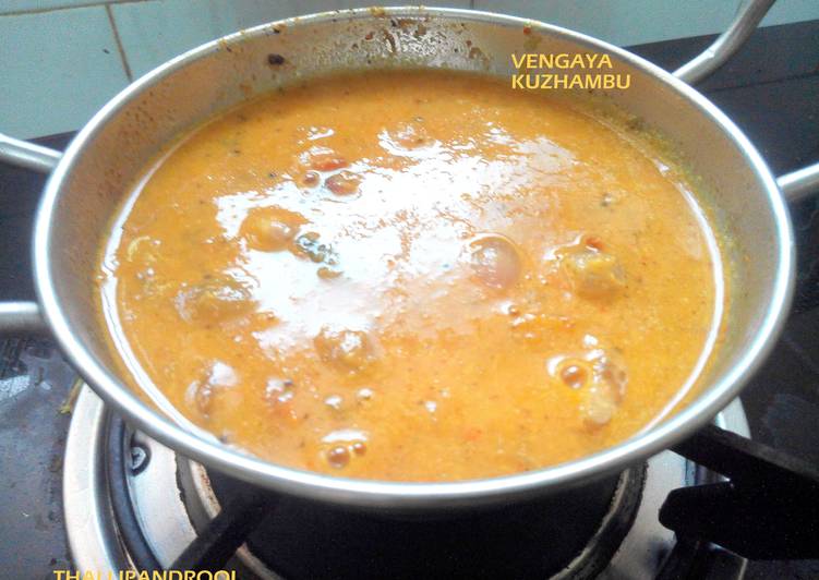 Chinna Vengaya Kuzhambu (Shallots in tamarind sauce)