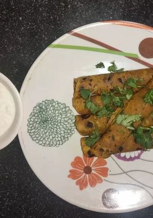લેફ્ટઓવર ખીચડી થેપલા (Leftover Khichdi Thepla Recipe In Gujarati) રેસીપી મુખ્ય ફોટો
