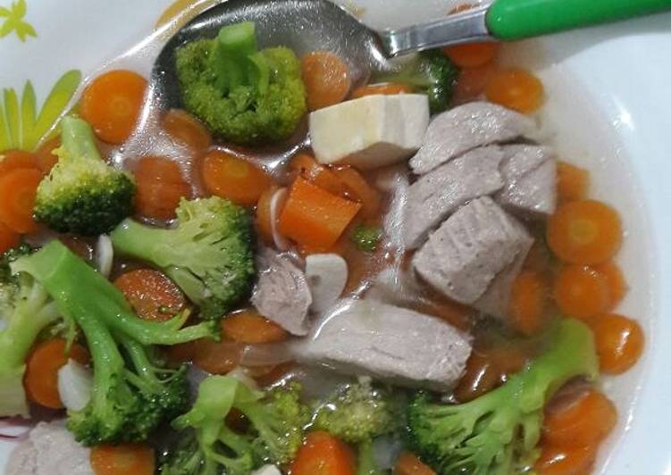 Langkah Mudah untuk Menyiapkan Sup tuna brokoli yang Enak