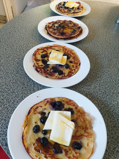 Una foto de Hotcakes de Yogurt con Arándanos 🥞