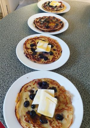Una foto de Hotcakes de Yogurt con Arándanos 🥞
