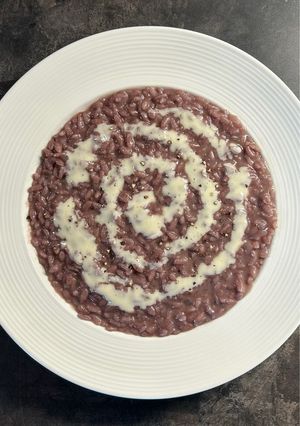 Foto di Risotto al Vino Rosso con Fonduta di Parmigiano