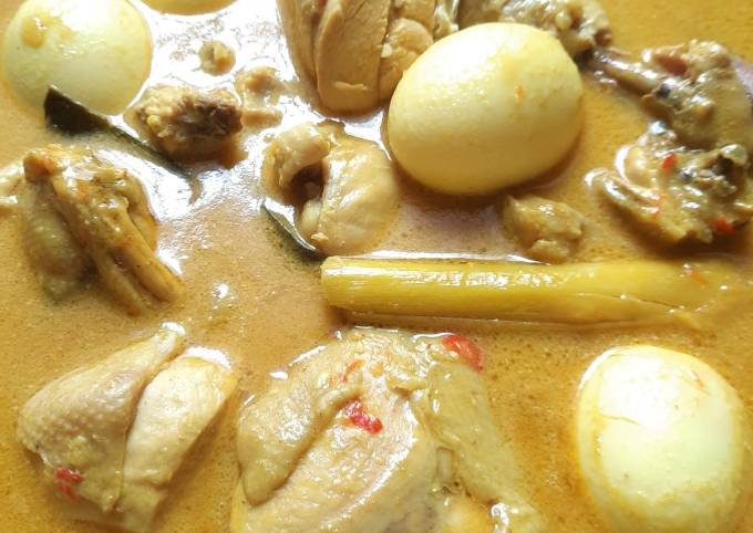 Gulai Ayam dan Telur ala RM Padang - cookandrecipe.com