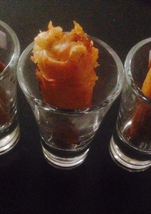 A picture of Chinese spring rolls.