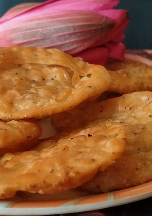 ફરસી પૂરી(Farsi Poori Recipe in Gujarati) રેસીપી મુખ્ય ફોટો