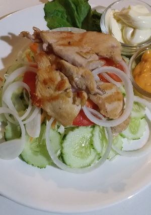 รูปของ สลัดไก่ย่างสไปร์ซี่