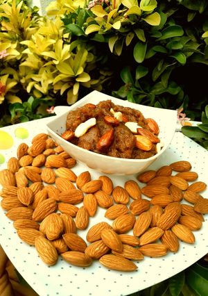ઘઉં ના લોટ નો શીરો (Wheat Flour Sheera Recipe In Gujarati) રેસીપી મુખ્ય ફોટો