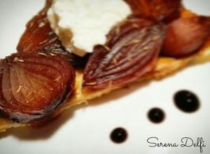 Foto di Tarte tatin di cipolle (tarte tatin salata)