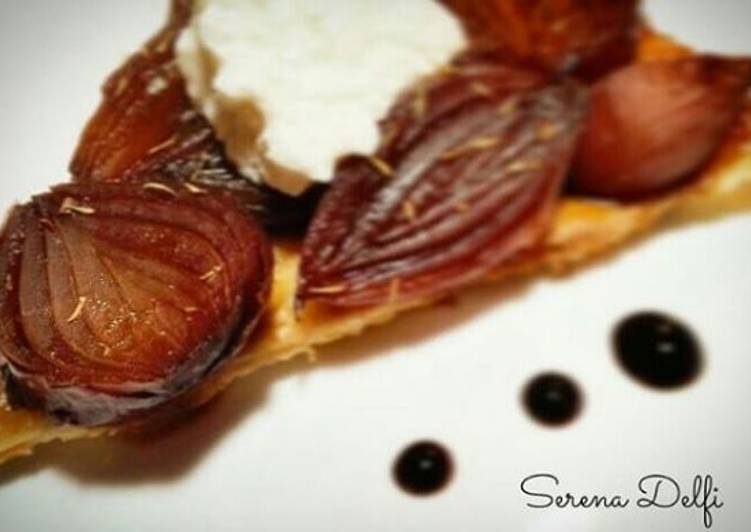 Recetta di Fatto in casa Tarte tatin di cipolle (tarte tatin salata)