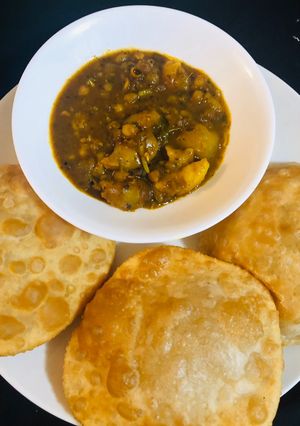 A picture of Sattu ki kachori with Aloo sabji.