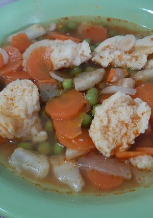 Zöldborsó leves galuskával recept fotója