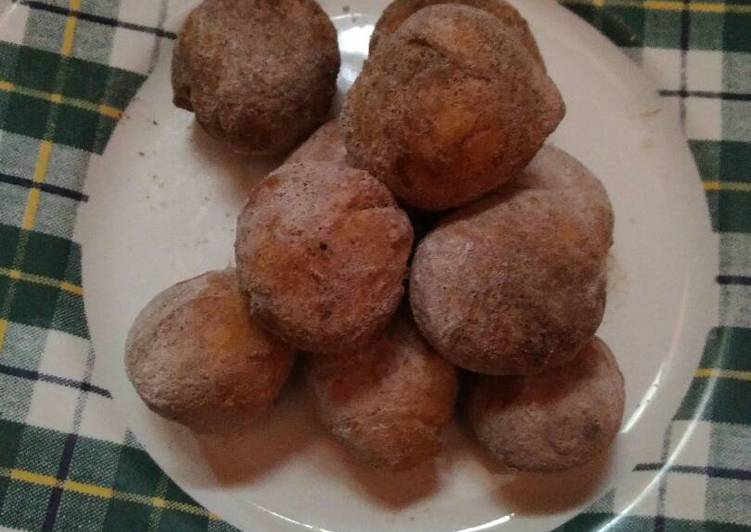 Donat kenyal isi coklat tabur gula cinnamon