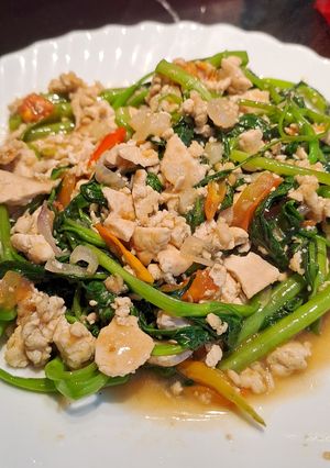 Foto resep Tumis Kangkung Tahu Pedas