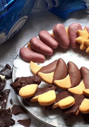 Foto di Biscotti di frolla all'olio al cioccolato delle uova