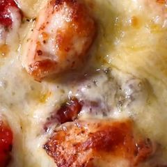 A picture of High-protein chicken and cheese pizza.
