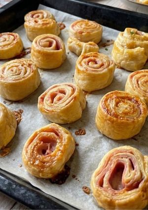 Una foto de Rollitos salados de hojaldre