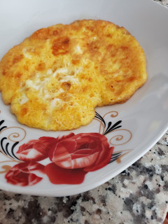 A picture of Small omelet 🧀🥚.