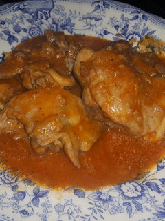 Una foto de Contramuslos de pollo en salsa