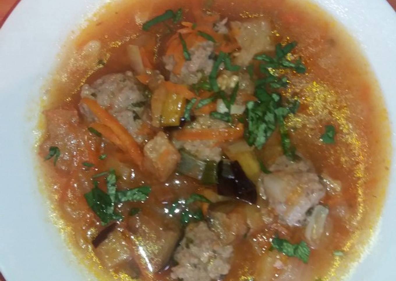 Sopa de albóndigas y berenjenas