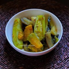 A picture of Pui Shaak Potol Chorchori.