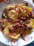 Ravioli funghi e speck