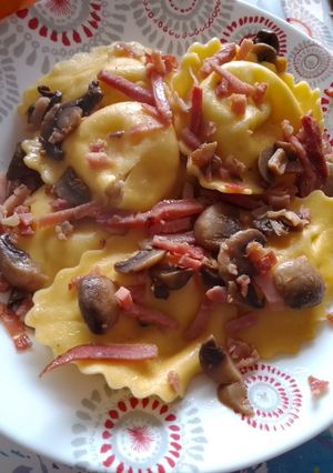 Foto di Ravioli funghi e speck