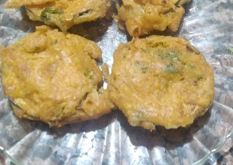 Recipe of Perfect Besan pakora of Brinjal #GA4# week12#