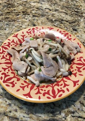 松阪豬炒雙菇 的食譜成品照片