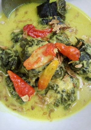 Foto resep Buntil daun singkong #berburucelemekemas #revolusi2019