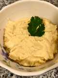 Hummus de arvejas naranjas partidas