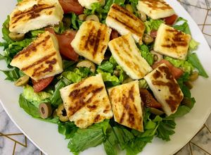 صورة لوصفة سلطه الجرجير والحلوم المشوي 🥗🥗