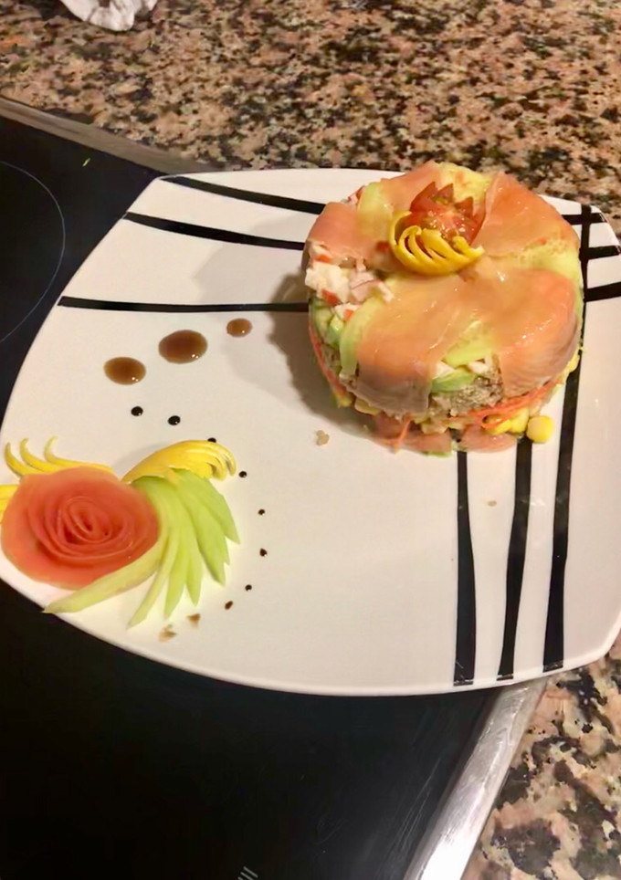 Una foto de Ensalada de salmón