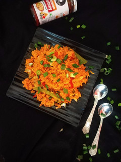 शेजवान फ्राइड राइस (Schezwan fried Rice Recipe in Hindi) रेसिपी मुख्य फोटो