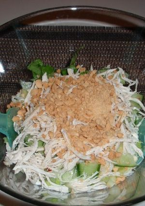 Φωτογραφία της συνταγής Ασιατική σαλάτα με noodles, κοτόπουλο και peanuts